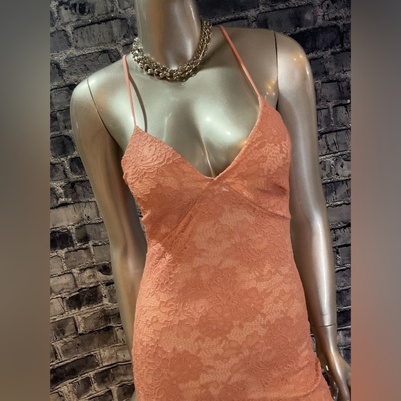 Peach Lace Stretchy Bodycon Dress - Picture 4 of 9